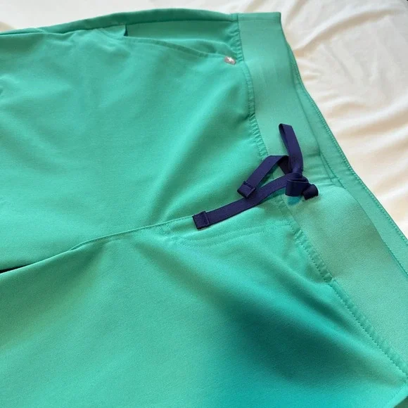 Figs Technical Collection Jogger Scrub Pants Women's XL/P Surgical Green - Picture 9 of 11